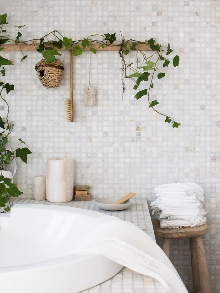 Bath Wall